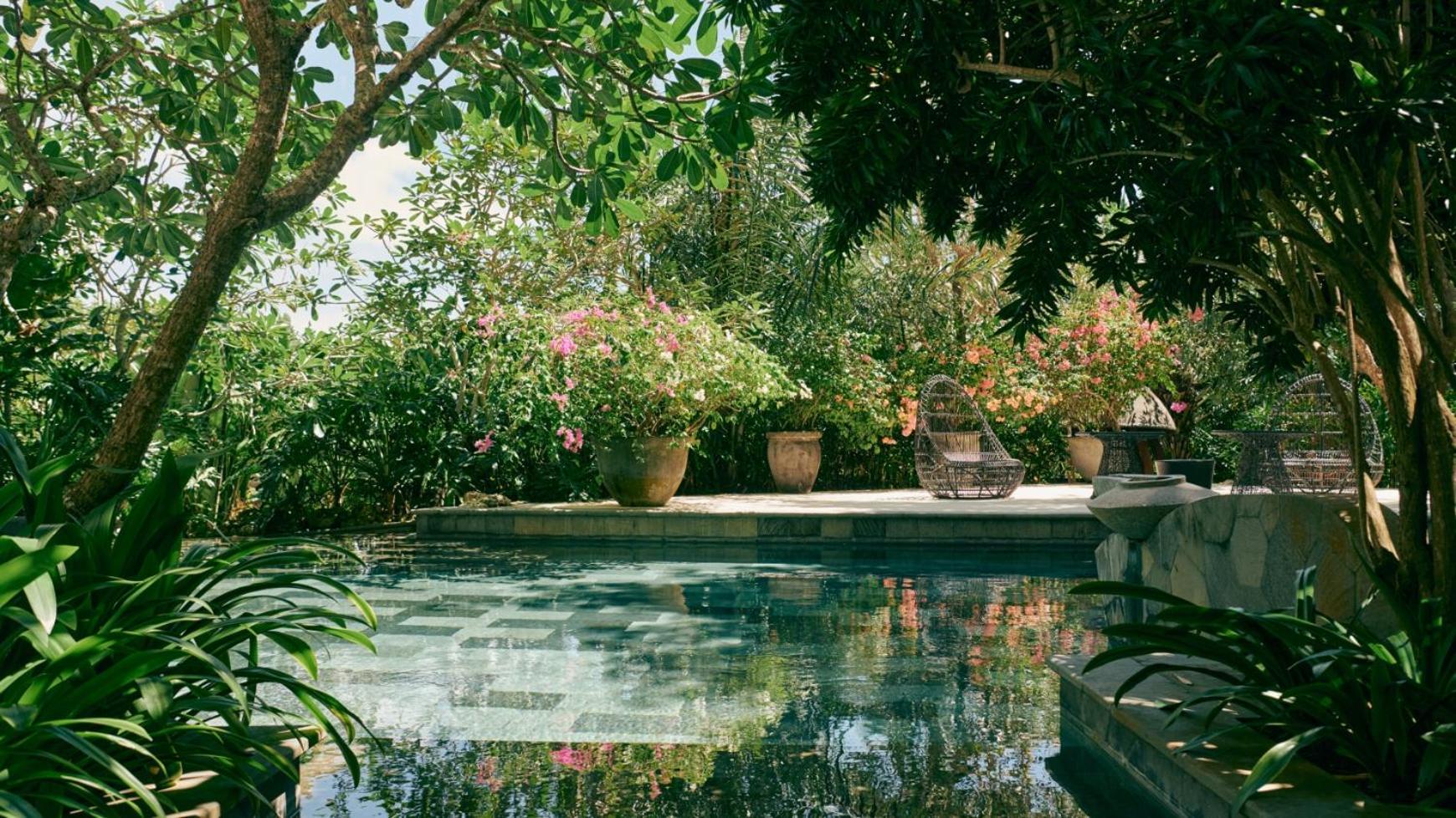 巴厘岛金巴兰rimba酒店 外观 照片 The pool at the Four Seasons Hotel, Bangkok